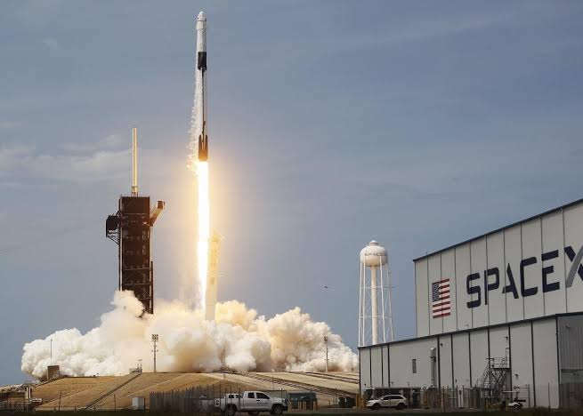 SpaceX Short Sellers Face Squeeze Risk as IPO Lock-Up Expires