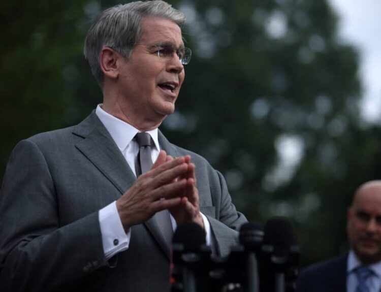 US Pressures Allies and China to Join Iran Sanctions Campaign