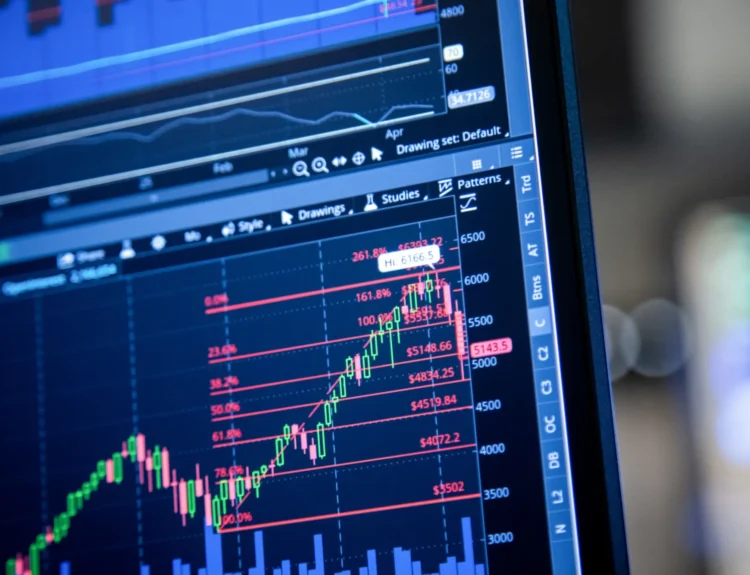 Big Tech Keeps Stocks Afloat as Rising Rates Test the Rally