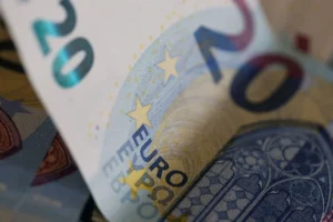 European Bond Yields Rise as Oil Revives Inflation Fears