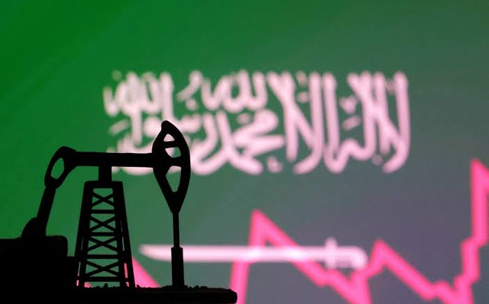 Oil Tops $100 as US-Iran Conflict Escalates