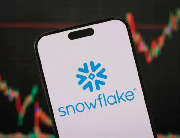 Snowflake Q2 2027 Earnings: AI Pushes Growth Higher