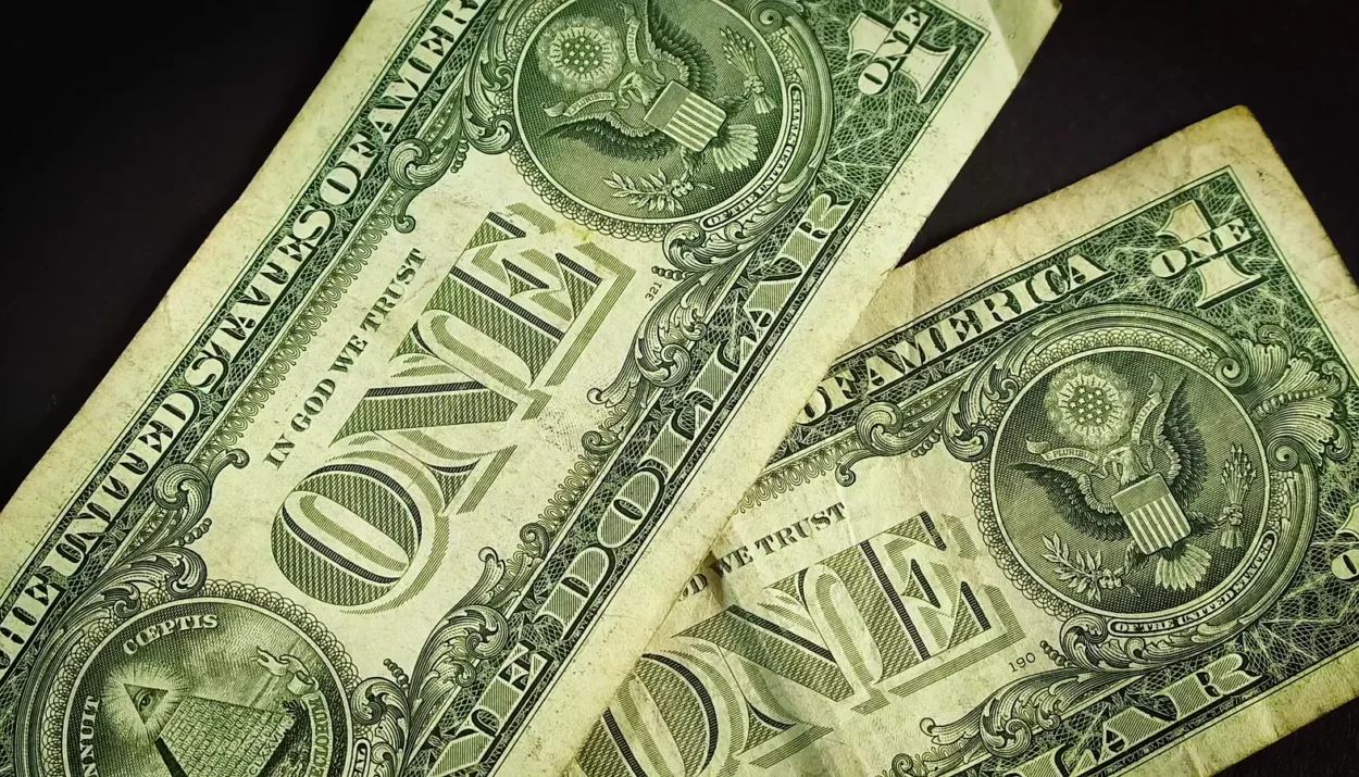 US Consumer Sentiment Hits 4-Month Low as Inflation Fears Rise