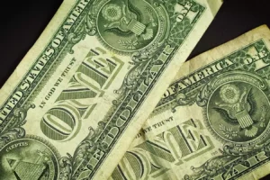 US Consumer Sentiment Hits 4-Month Low as Inflation Fears Rise