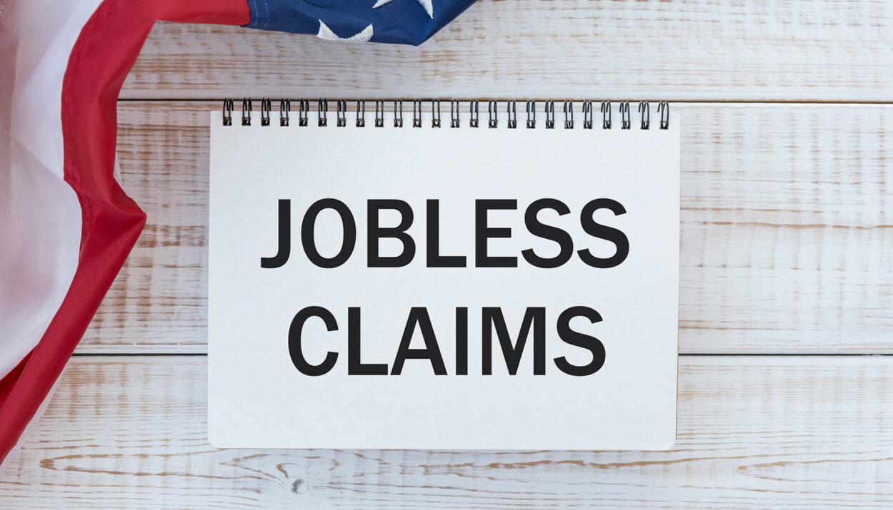 US Jobless Claims Edge Down to 197,000 as Layoffs Stay Contained
