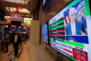 US Stocks End Volatile Week Flat as Strong Jobs Revive Fed Hike Fears