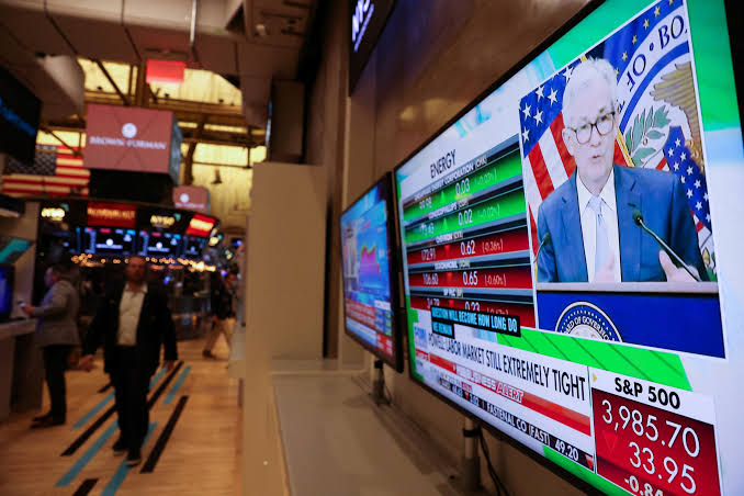 US Stocks End Volatile Week Flat as Strong Jobs Revive Fed Hike Fears