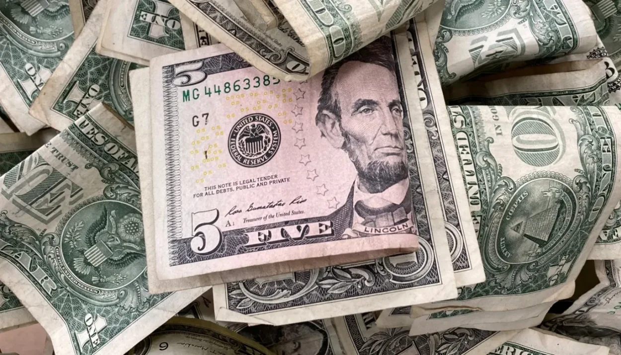 Europe’s Troubles Give the Dollar a Fresh Boost