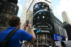 Stocks Rise as SpaceX Deal Shakes Up Telecom Shares