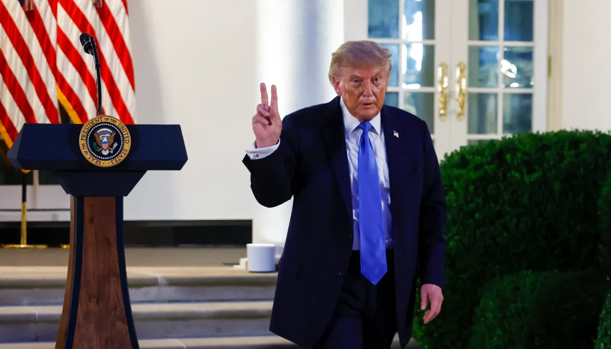 Trump Weighs Iran Strikes Before Midterms, Report Says