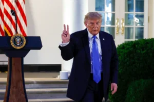 Trump Weighs Iran Strikes Before Midterms, Report Says