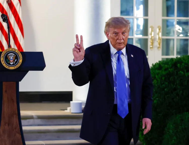 Trump Weighs Iran Strikes Before Midterms, Report Says